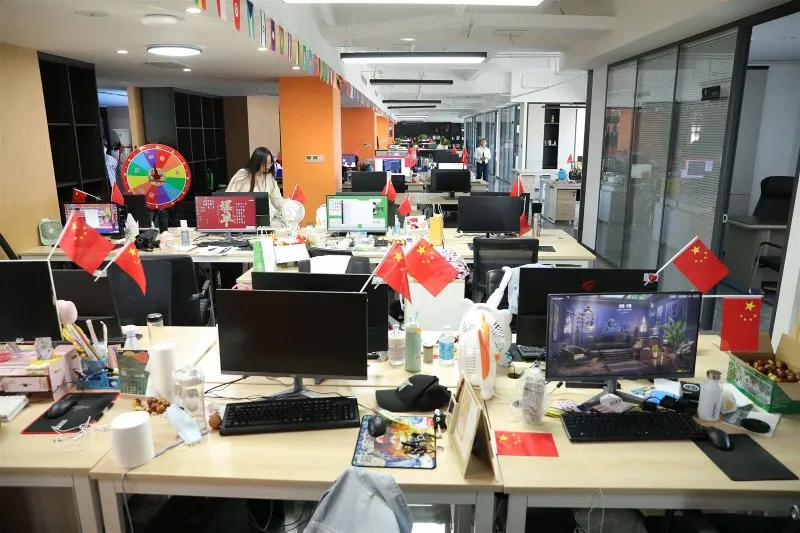 2-Chloro-4,6-di-p-tolyl-1,3,5-triazine, 98% 2-Chloro-4,6-di-p-tolyl-1,3,5-triazine, 98%